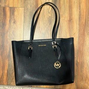 Like new gently used black Michael Kors handbag